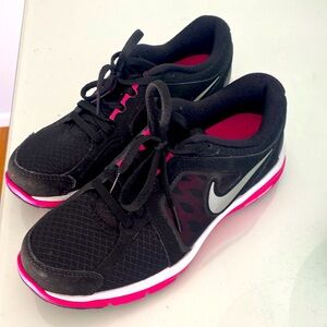 Nike dual fusion run athletic shoes
